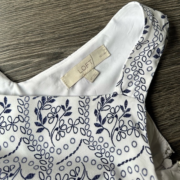 Loft dress with back cut-out - Picture 3 of 4